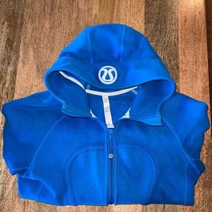 Lululemon original scuba hoodie. Size 6. Fitted, short.